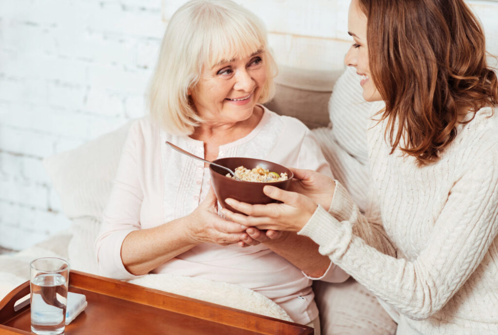 Personne âgée et sa mère