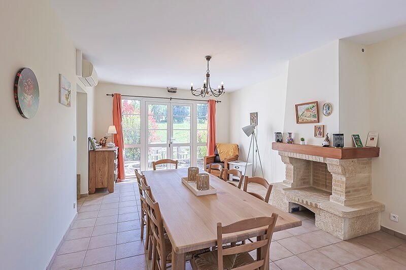 Table à manger de la Maison partagée de Cazes-Mondenard