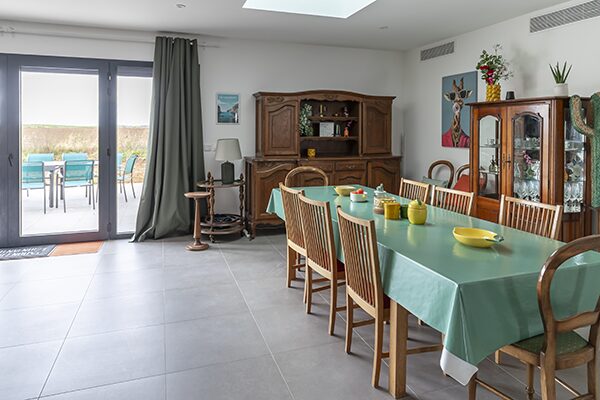 Table à manger de la Maison seniors de Thiverval-Grignon