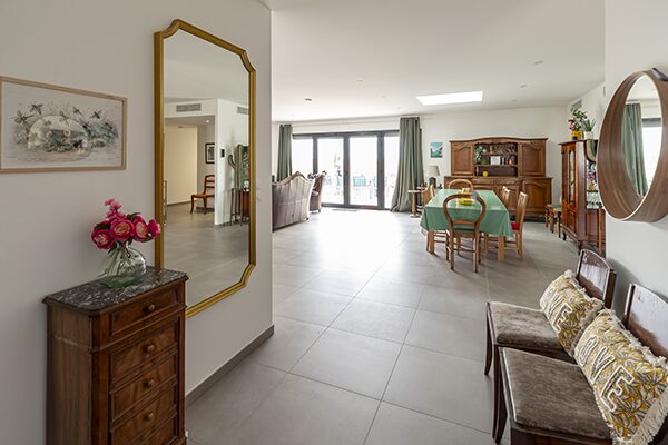 Entrée de la Maison seniors de Thiverval-Grignon