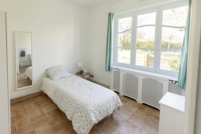 Chambre lit simple Maison partagee pour seniors dEpinac Bourgogne Franche Comte