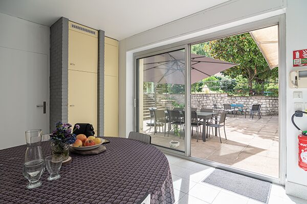 Baie vitrée de la Maison Alzheimer de Mazamet