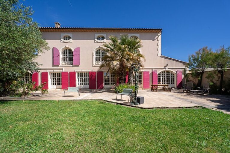Maison partagee de Molleges Facade jardin 768x512