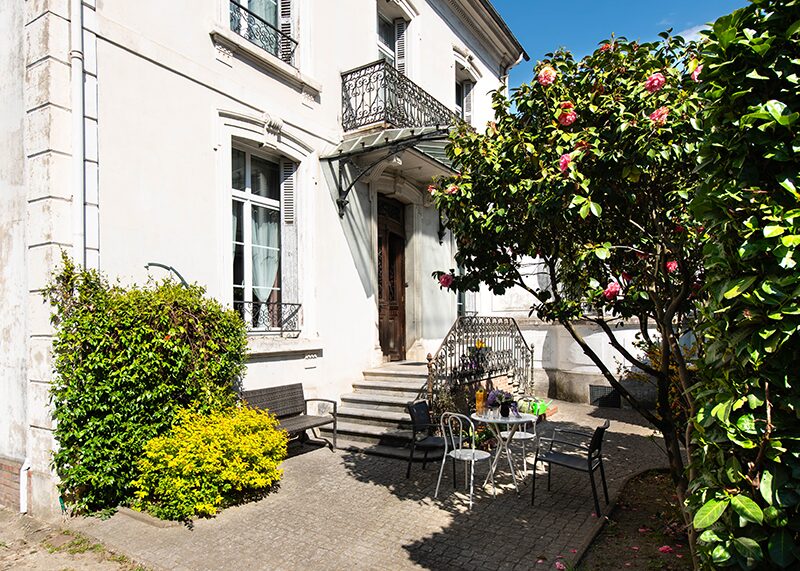 Maison partagee pour seniors a Tarbes jardin