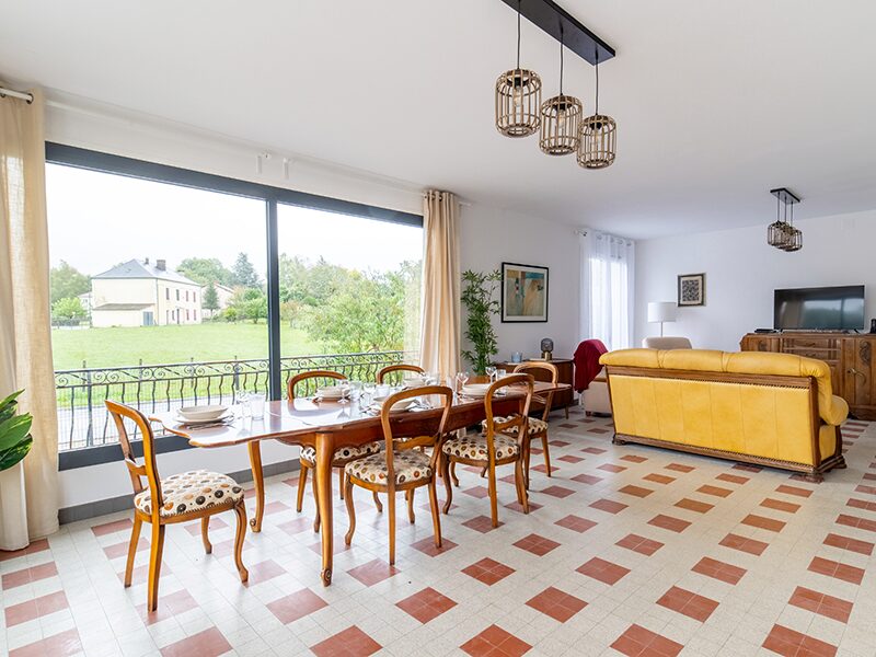 Salle a manger vue 2 Maison partagee Alzheimer de Saint Jory de Chalais