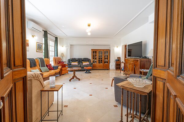 Maison seniors Mollégès salon