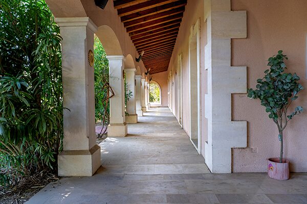 Maison seniors Mollégès extérieur